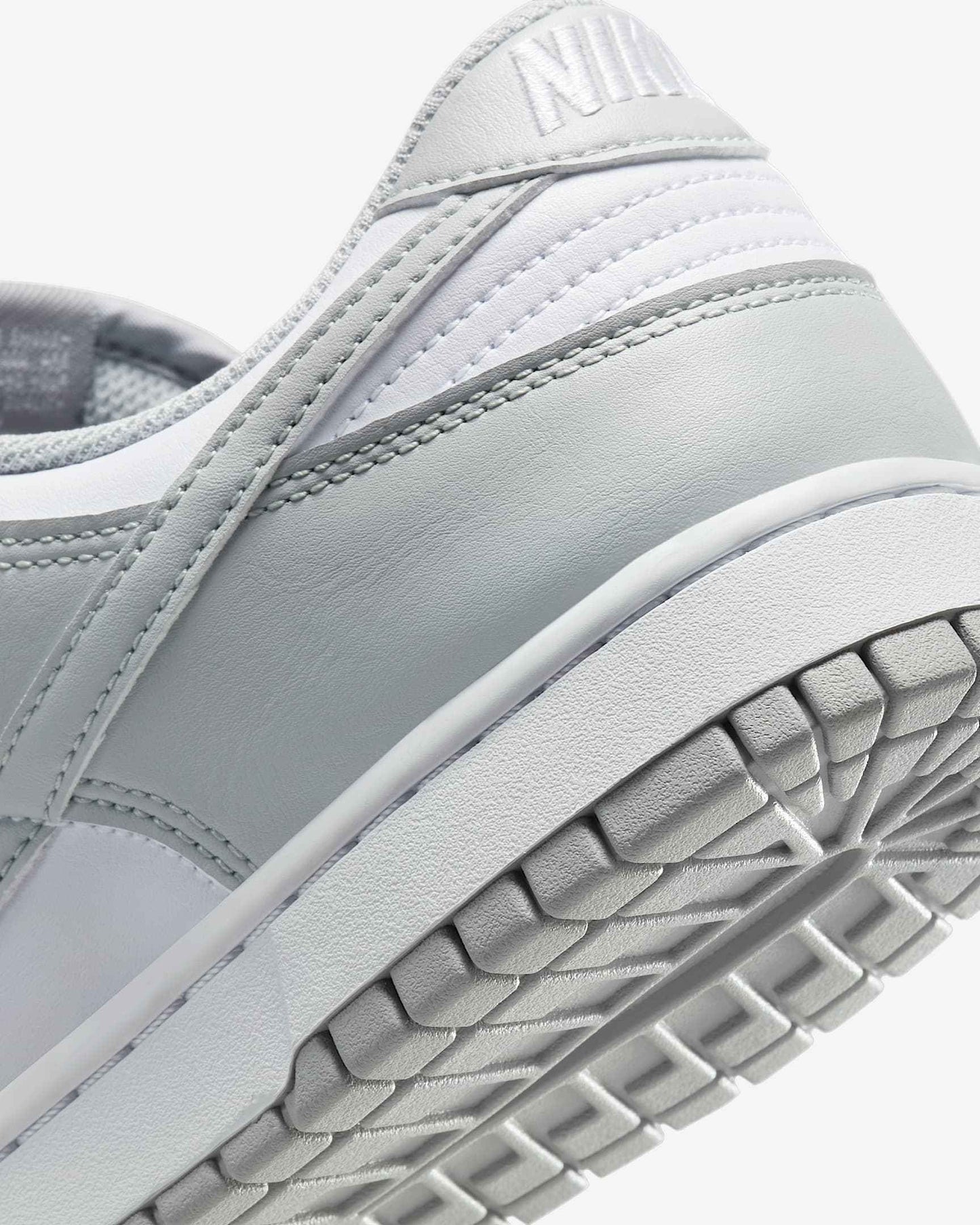 Baskets NK Dunk low– Blanc & Gris clair